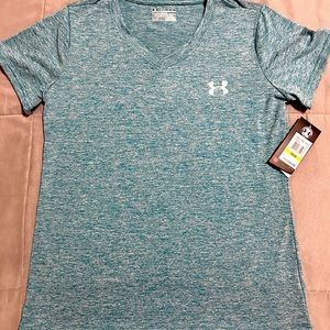 Women’s loose Under Armour t-shirt